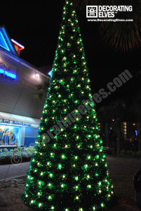 Commercial-Outdoor-Christmas-Tree-www.decoratingelves.com